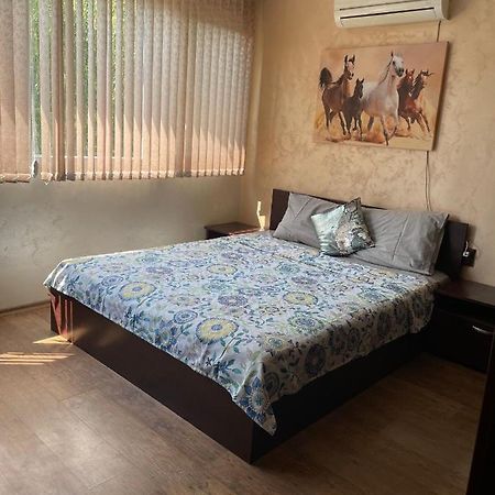 Appartamento Lotos Apartament Burgas Esterno foto