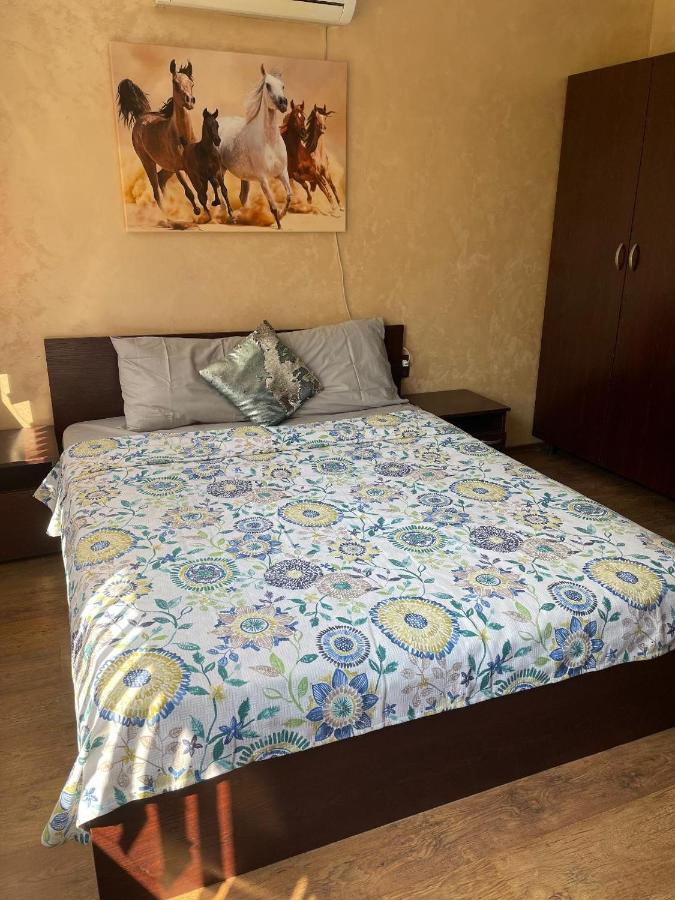 Appartamento Lotos Apartament Burgas Esterno foto