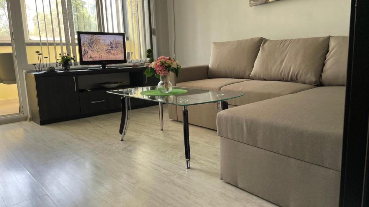 Appartamento Lotos Apartament Burgas Esterno foto
